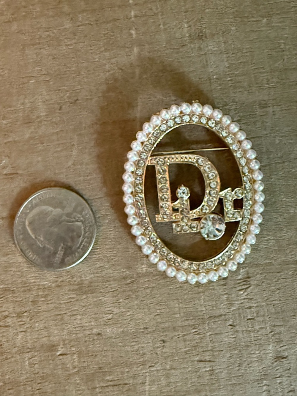 Gold Tone Pearl & Rhinestone Oval Brooch – Dior Style Statement - Picture 5 of 7